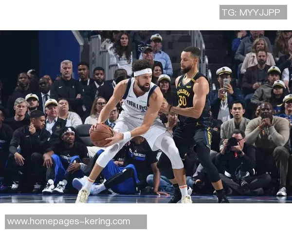 克莱汤普森的篮球传奇之路与勇士队的辉煌成就解析 克莱汤普森的篮球传奇之路与勇士队的辉煌成就解析